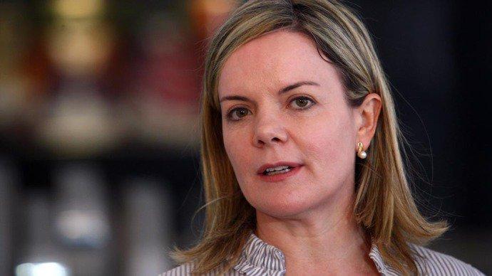 Investigada na Lava Jato, Gleisi é eleita presidente da CAE