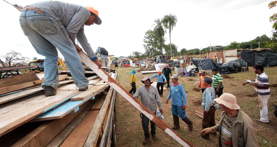 Moradores de favela reassentada vão pagar contas