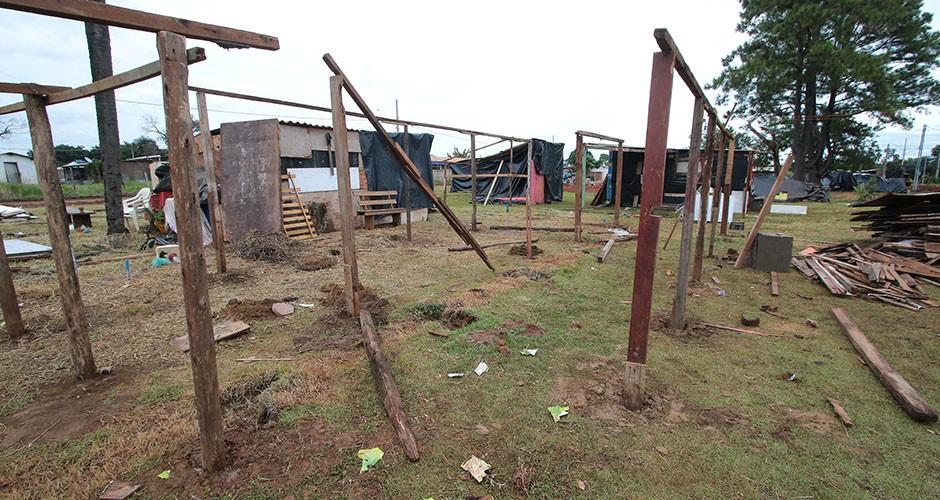 'Colocaram a gente num brejo', dizem moradores