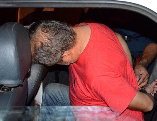 Homens trocam tiros com polícia e são presos na prefeitura