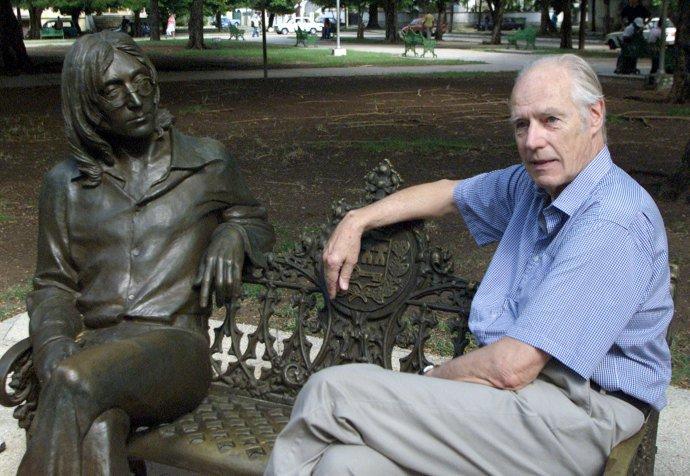 George Martin, produtor dos Beatles, morre aos 90 anos