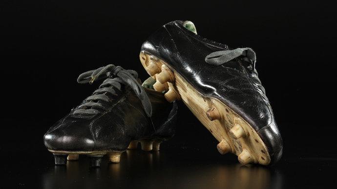 Pelé leiloará 2.000 relíquias de sua carreira
