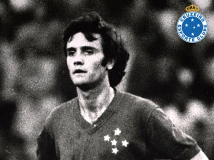 Queda em escada mata argentino Perfumo, ídolo do Cruzeiro