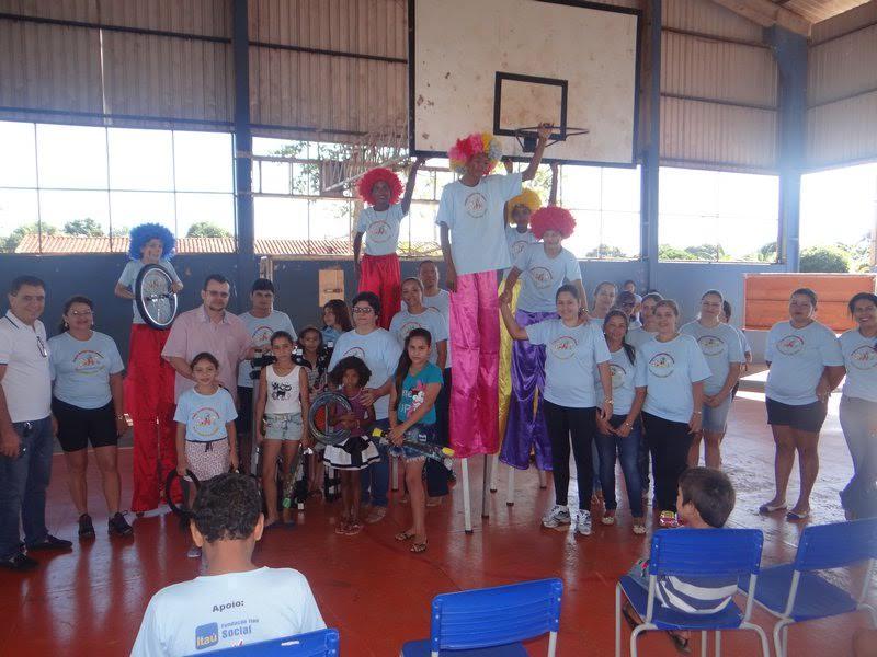 Projeto Reconstruindo Futuros participa da ação Familiar na Escola em Jardim