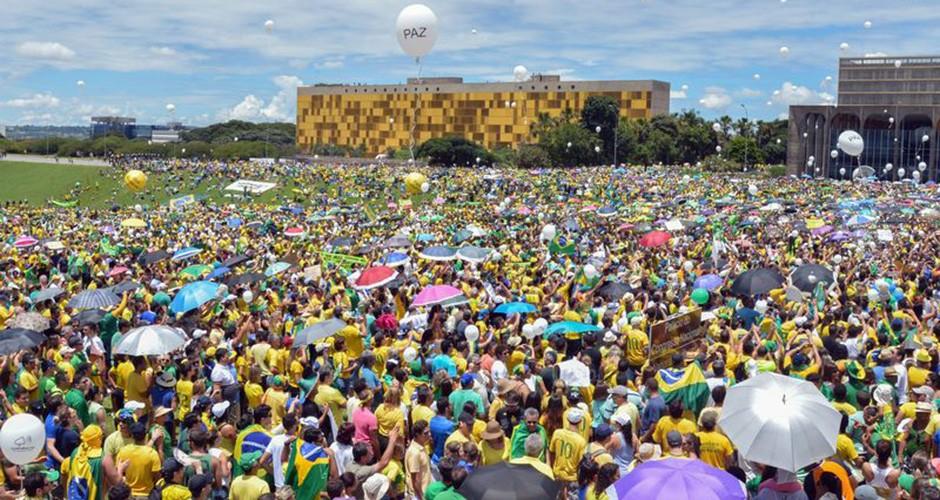 Em Brasília, 100 mil participam de manifestação