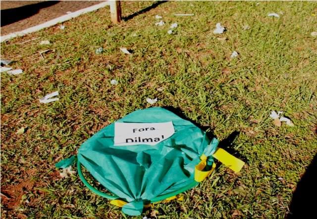 “Falta de educação”, diz população sobre lixo deixado depois de protesto