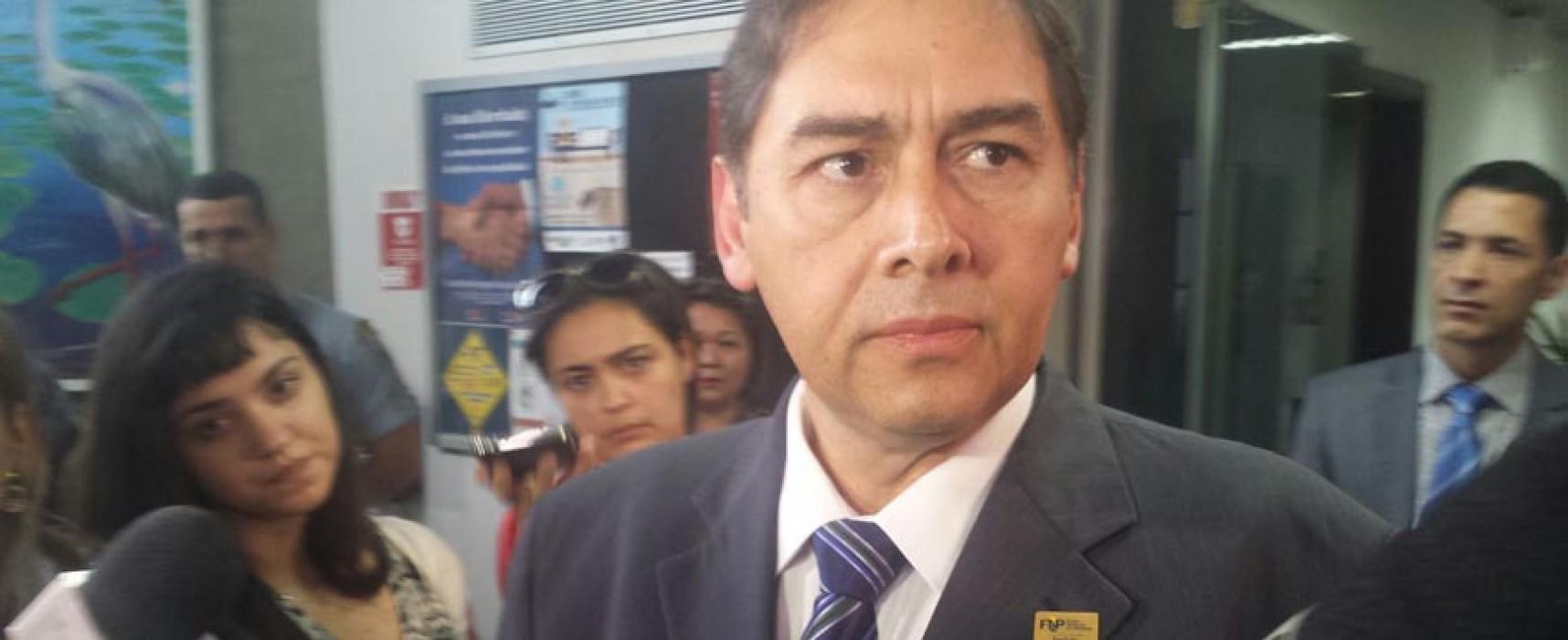 Bernal se esquiva sobre aumento dos professores