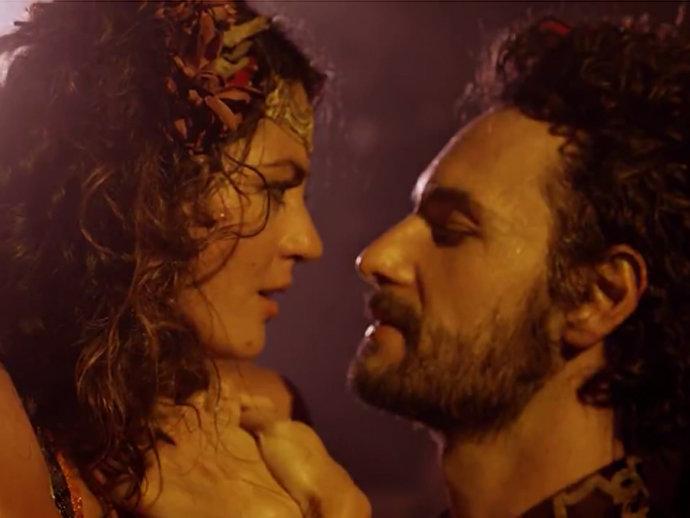 Rodrigo Santoro e Carol Castro vivem romance na estreia de ‘Velho Chico’