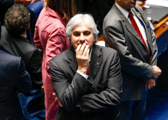 Depois de delação, Delcídio pede desfiliação do PT