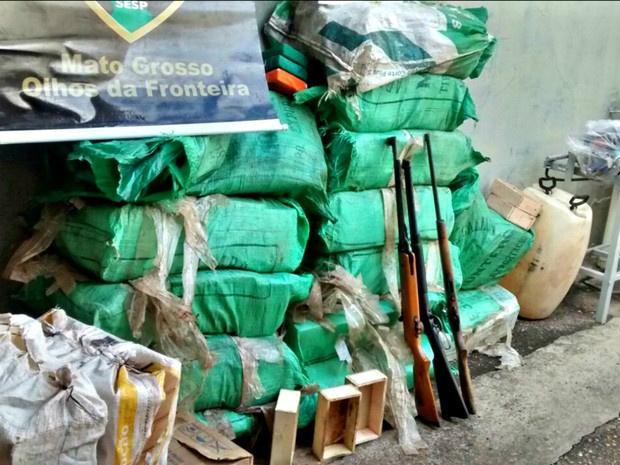 PF apreende 500 quilos de cocaína em fazenda e prende 7 pessoas