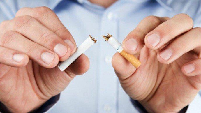 Quer parar de fumar? Largue o cigarro de uma vez, não aos poucos
