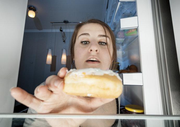Dormir depois das onze da noite pode atrapalhar sua dieta