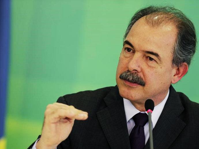 Oposição vai pedir à PGR prisão imediata de Mercadante