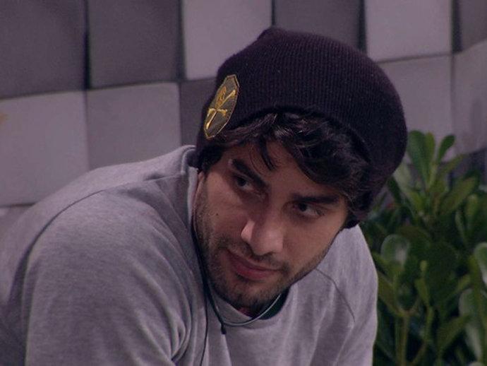 Após dia de beleza, Munik e Cacau se exibem para os ‘ex’ no ‘BBB16’