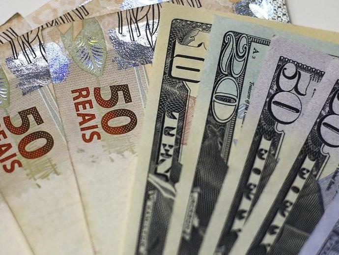 Dólar dispara e Bolsa cai com entrada de Lula no governo