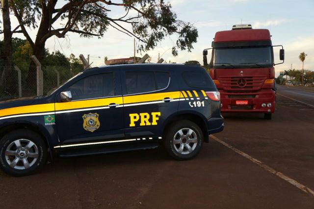 Carreta com 20 mil pacotes de cigarro contrabandeados do PY é apreendida pela PRF