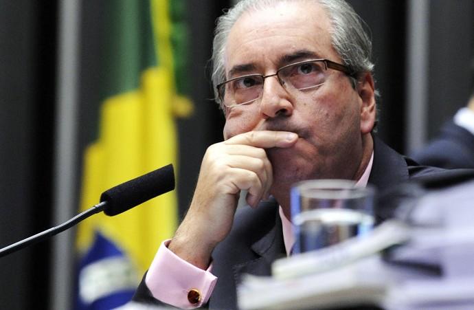Cunha retoma processo de impeachment de Dilma