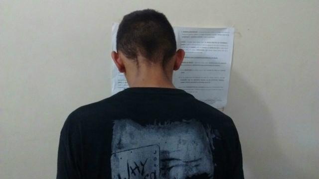 Adolescente rouba celular, apanha do padrasto de vítima e acaba autuado