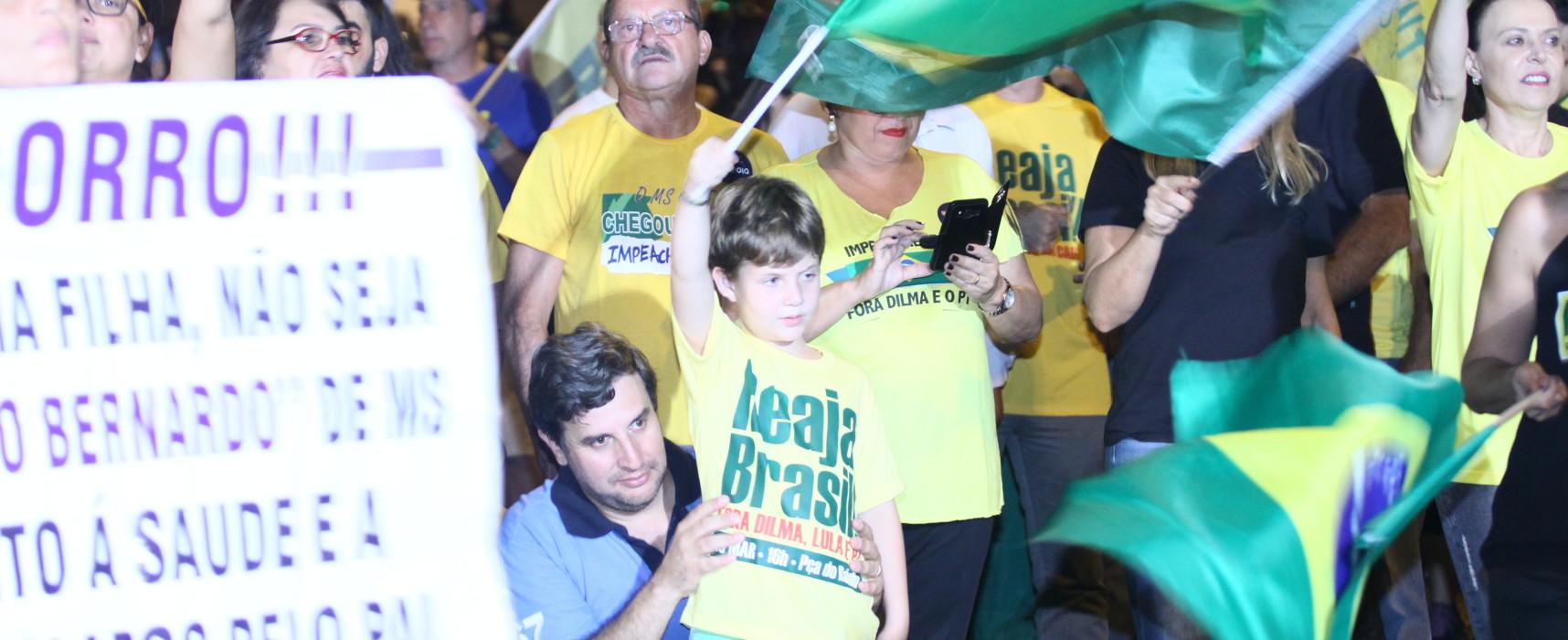 Em protestos, crianças dão show de fofura e cidadania