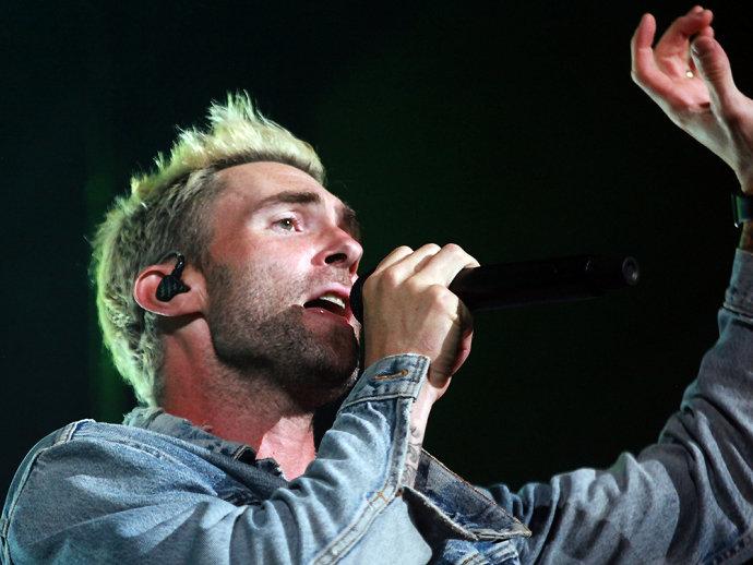 Maroon 5 ostenta coleção de hits em show em São Paulo