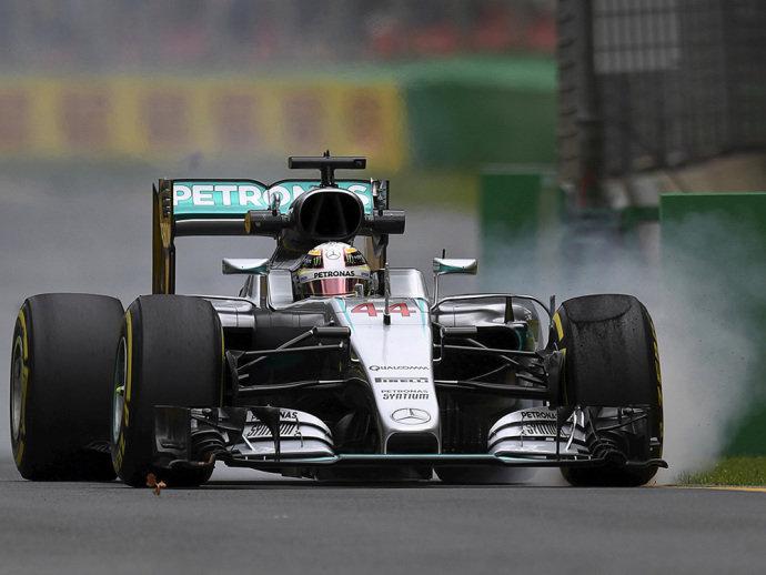 F1: Lewis Hamilton lidera treinos com chuva na Austrália