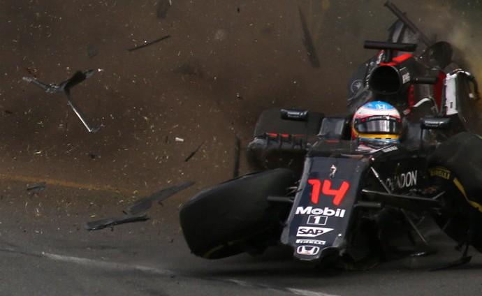 Alonso se diz “homem mais sortudo do mundo” após escapar ileso de grave acidente