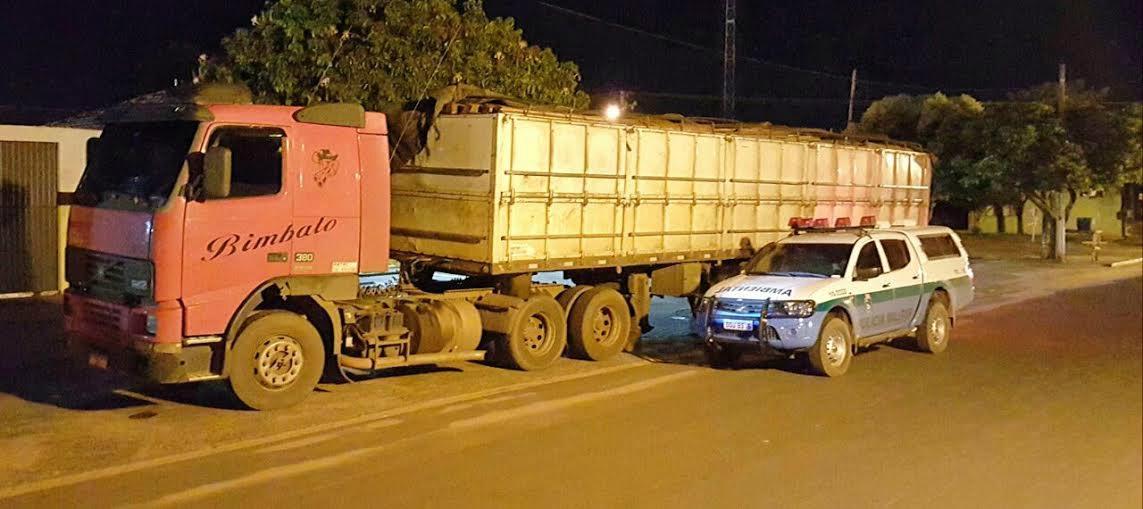 Dona de carreta carregada de madeira ilegal é autuada em R$ 15,9 mil