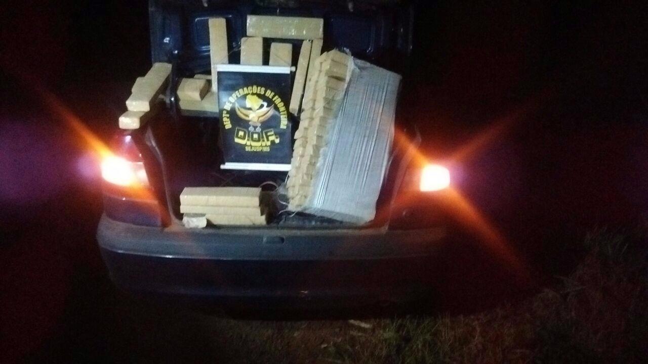 Pedreiros são presos tentando levar veículo carregado com maconha para a Capital