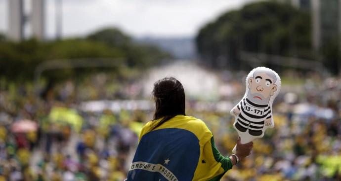 Crise política trava ajuste fiscal no Congresso