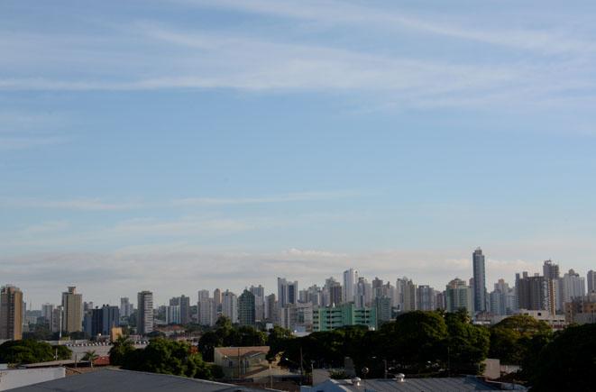 Após terça ensolarada, chove em grande parte do estado