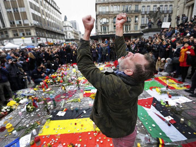 Bélgica faz um minuto de silêncio em homenagem às vítimas do terror