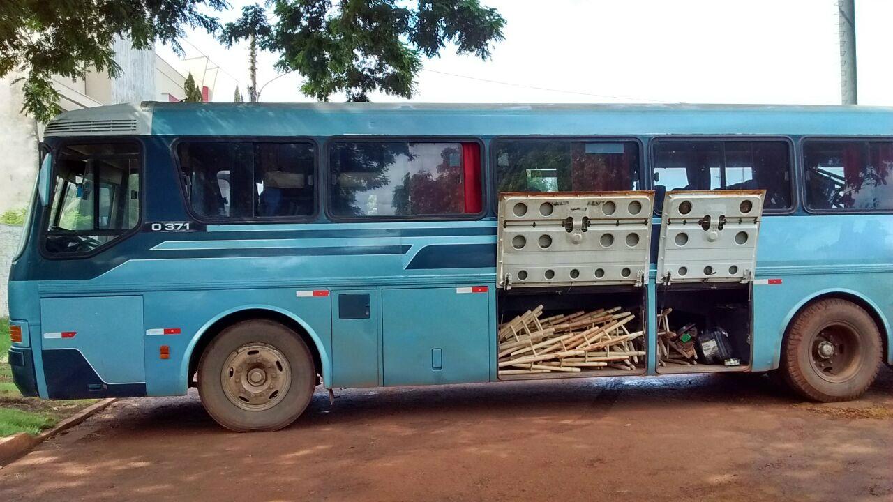Dupla é presa após polícia flagrar maconha em ônibus