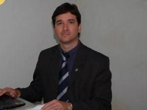 Adolescente estupra ex-namorada, tira fotos e ameaça postar na internet