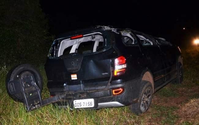 Motorista perde controle e capota carro na MS-141