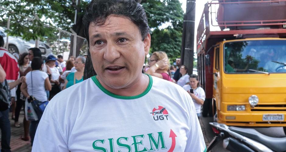 Servidores municipais de Campo Grande realizam protesto