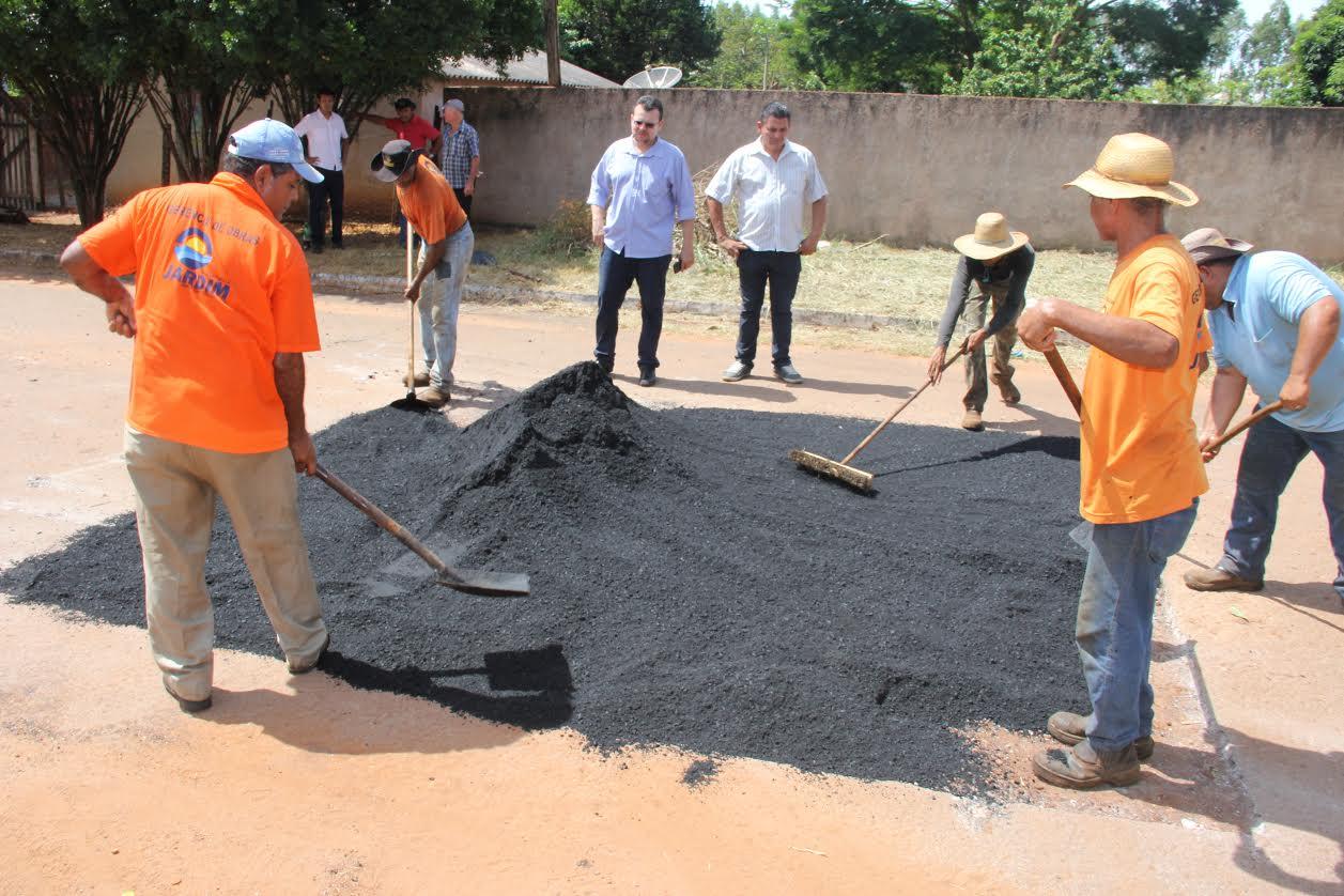Secretaria de Obras com “agenda cheia” atua em diversas frentes e bairros de Jardim