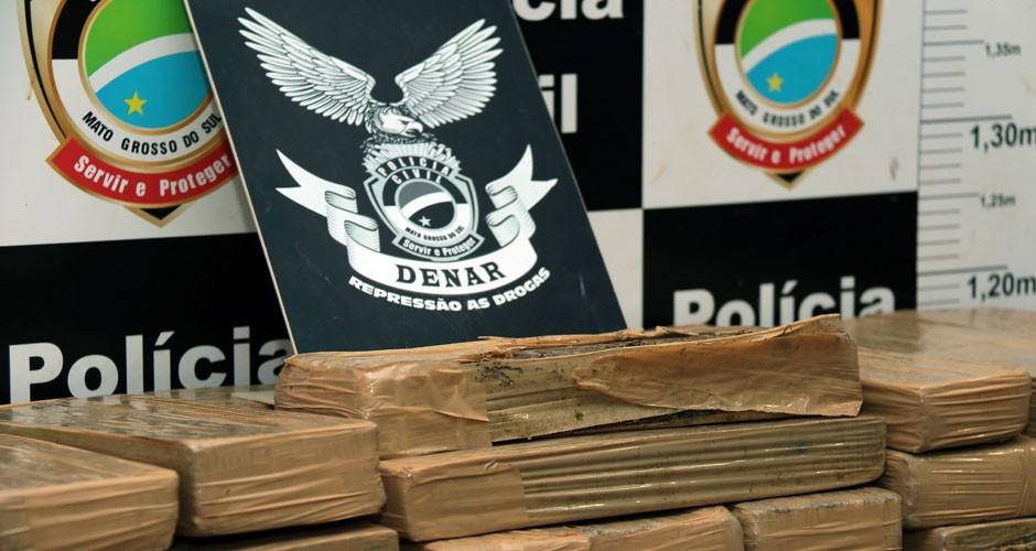 Batedor é baleado e 93 kg de maconha apreendidos