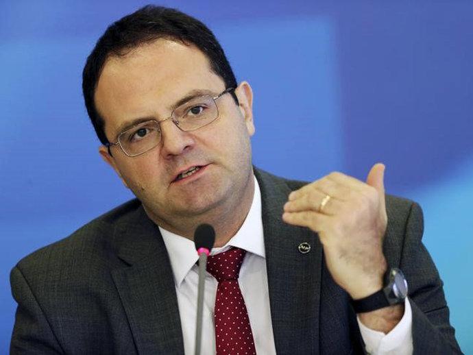 Economia está mais frágil em 2016 do que em 2015, diz Barbosa