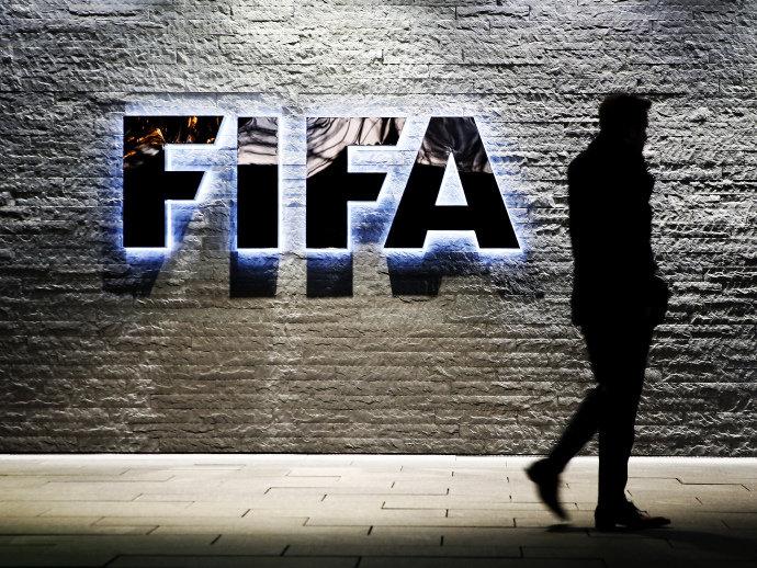 Fifa multa Santos por envolvimento de terceiros em transferências de jogadores