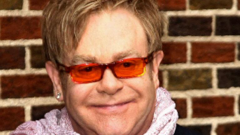 Elton John é acusado de abuso sexual por ex-segurança