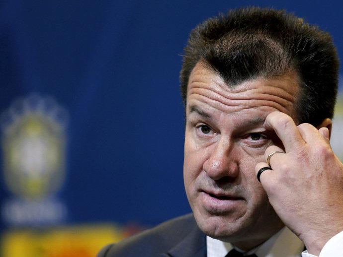 Pressionado, Dunga exalta vontade dos jogadores em empate
