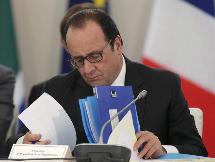 França desiste de reforma constitucional anunciada após atentados em Paris
