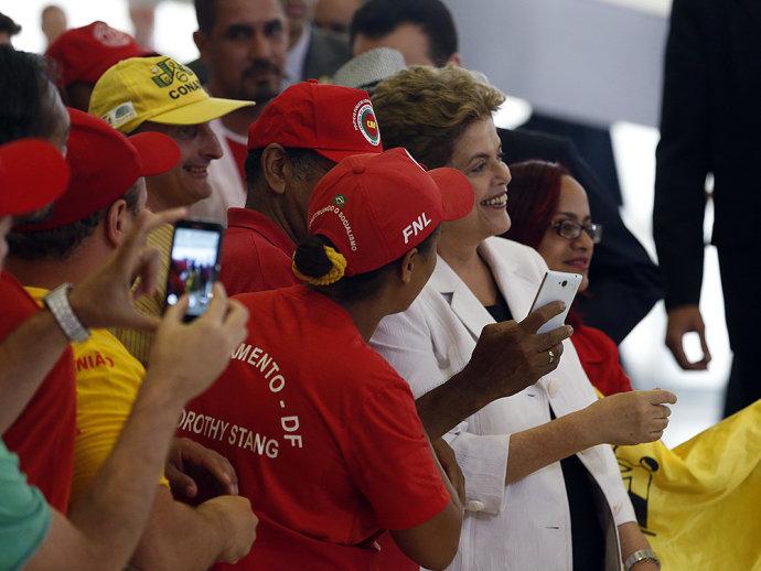 Governo transforma evento do Minha Casa Minha Vida em manifestação contra impeachment