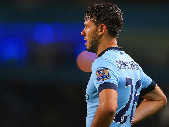 Zagueiro argentino do City é acusado pela FA de fazer apostas ilegais