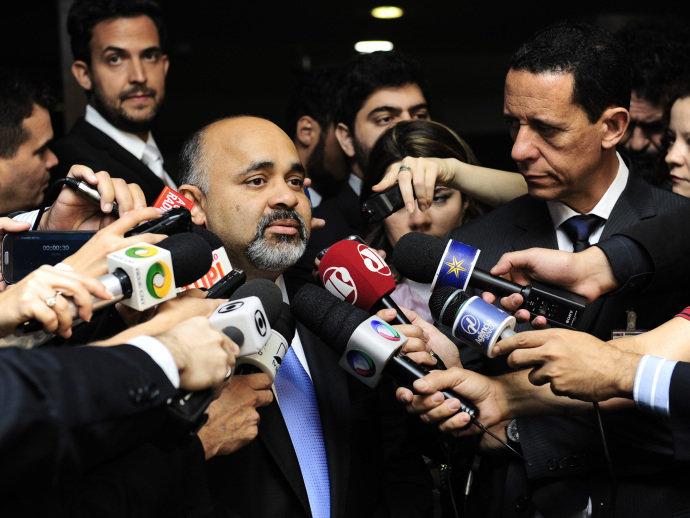 Planalto confirma saída de Hilton e volta do PCdoB ao Esporte