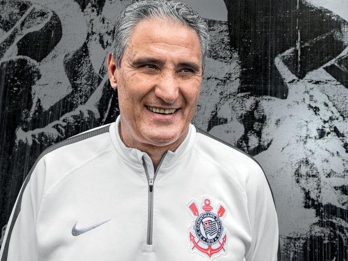 Tite se esquiva sobre seleção brasileira: 'Estou feliz no Corinthians'