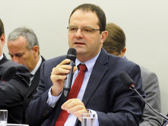 Ministro da Fazenda tenta salvar Dilma na comissão do impeachment: ‘Não há base para impedimento’