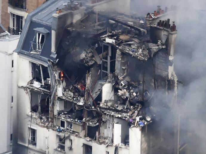 Explosão de gás destrói prédio e deixa 17 feridos em Paris