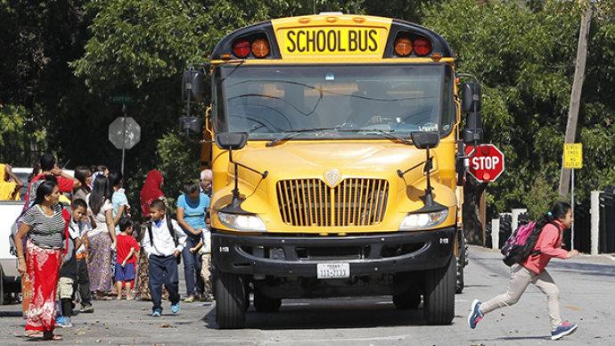 CIA esquece explosivos em ônibus escolar durante treinamento