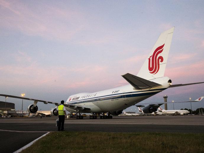 França autoriza criança retida há 10 dias em aeroporto a ficar no país
